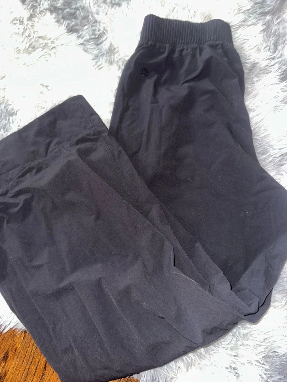 lululemon athletica Wide Leg Lightweight Pants in Black - Small